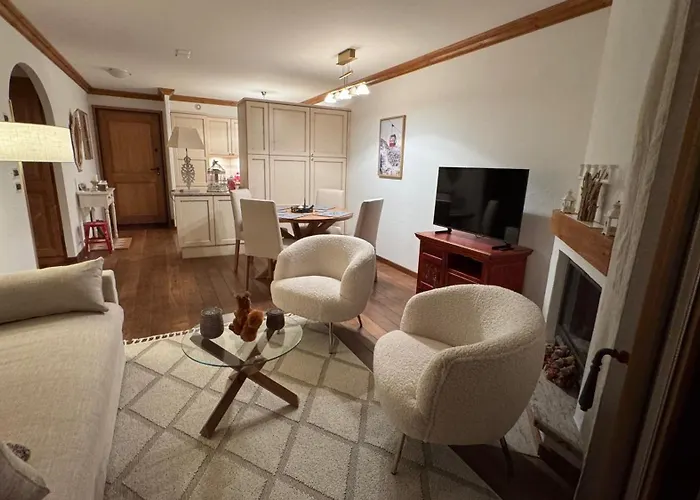 Romantic Alpine Retreat In Apartament